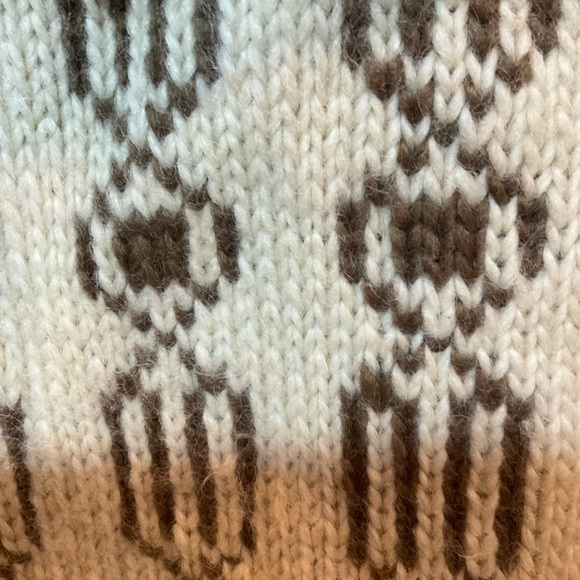 “HAND KNIT” Vintage  Beige and Brown Patterned 100% Wool Sweater. - Picture 11 of 12